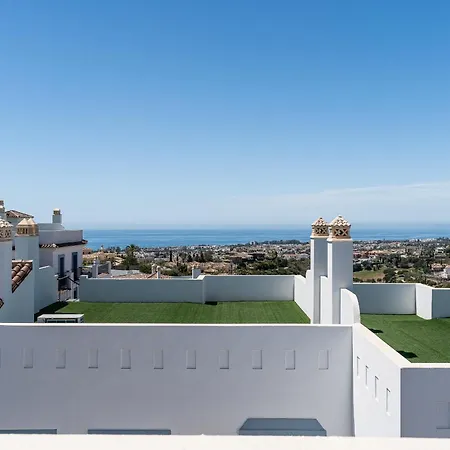Paraiso Pueblo: Penthouse With Sea Views 583 Apartment